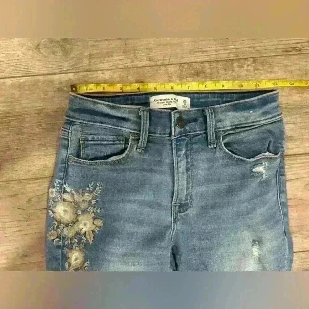 Abercrombie & Fitch The Super Skinny Ankle Midrise Distressed Jeans Size 0 - Picture 6 of 6